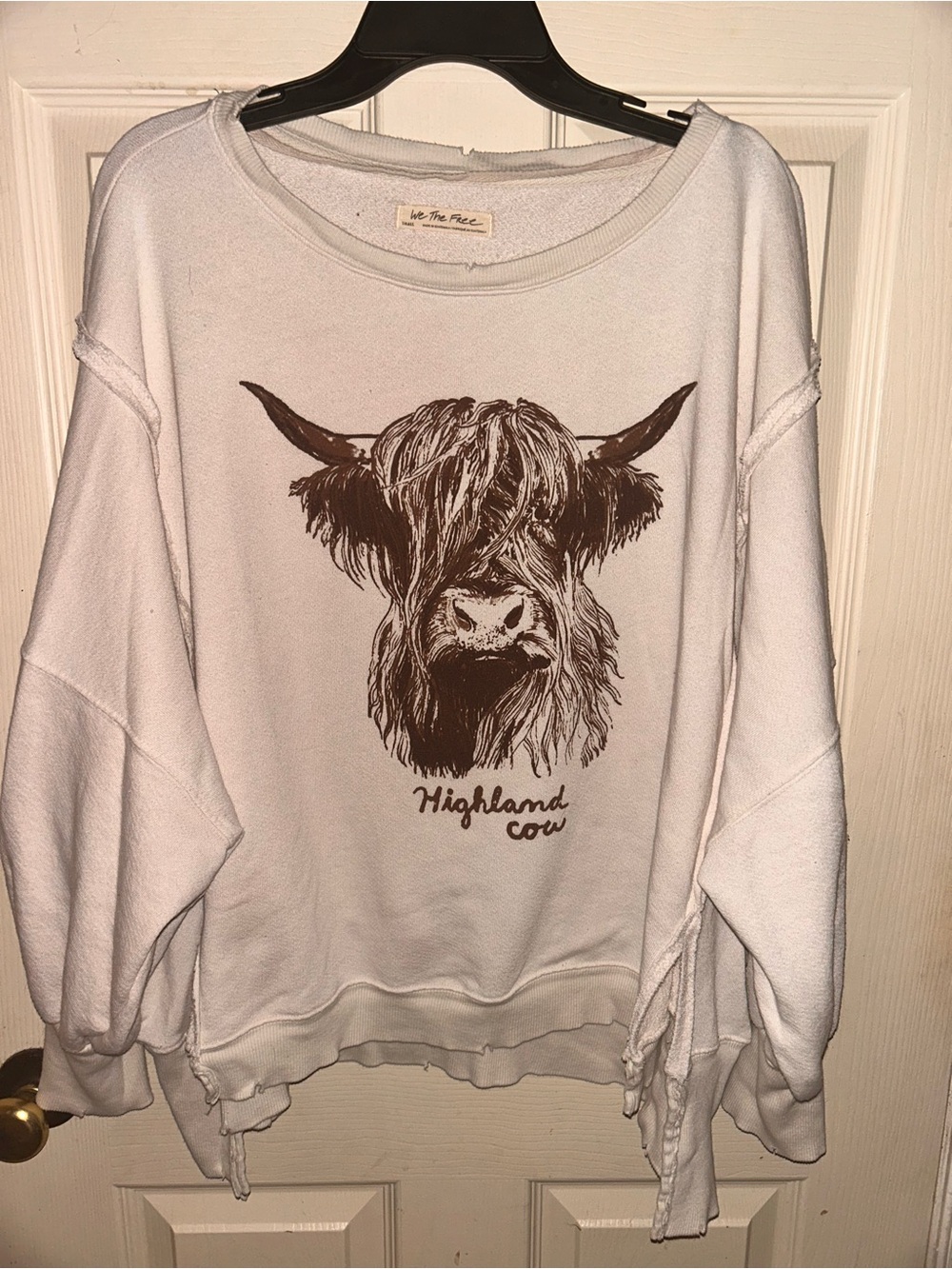WE THE FREE CREAM HIGHLAND COW GRAPHIC CAMDEN PULLOVER SWEATSHIRT Sz S OVERSIZED - Picture 3 of 9